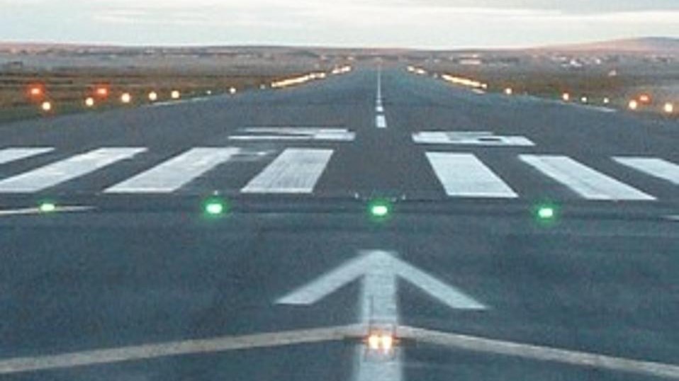 Συζητούσαν για την τρομοκρατία μέσα σε αεροπλάνο και ο πιλότος έκανε αναγκαστική προσγείωση