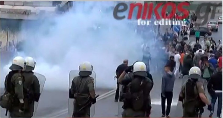 Πετροπόλεμος και δακρυγόνα στο Μενίδι – ΒΙΝΤΕΟ