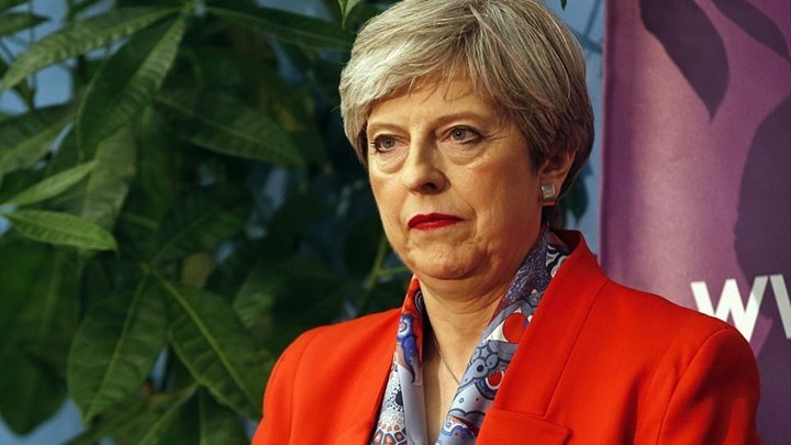 Η Μέι ανακοίνωσε περιορισμένο ανασχηματισμό της κυβέρνησής της