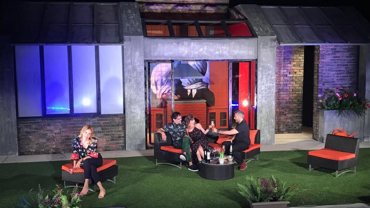 «Ψέμα» θερινής νυκτός – Αποκλειστικές πόζες μόνο στο enikos.gr