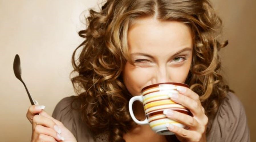 Έτσι θα εξαφανίσετε πανεύκολα λεκέδες από καφέ ή τσάι