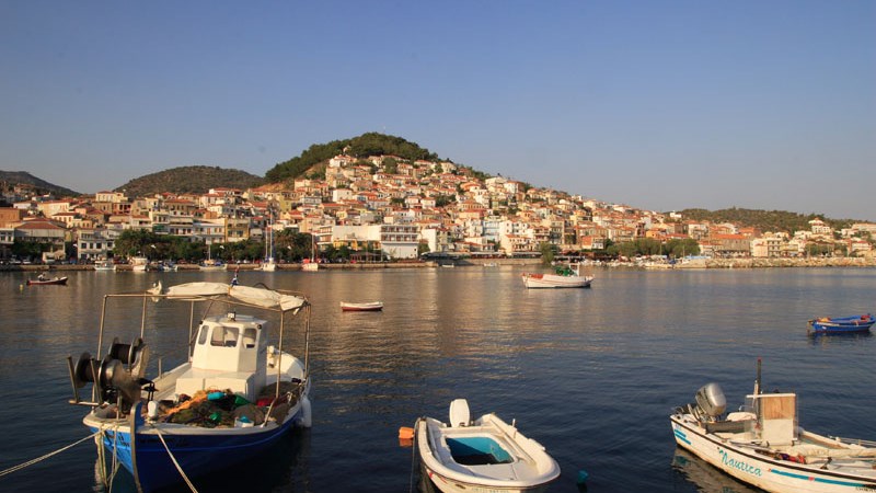 Κατέρρευσαν ακατοίκητα σπίτια στο Πλωμάρι – ΤΩΡΑ