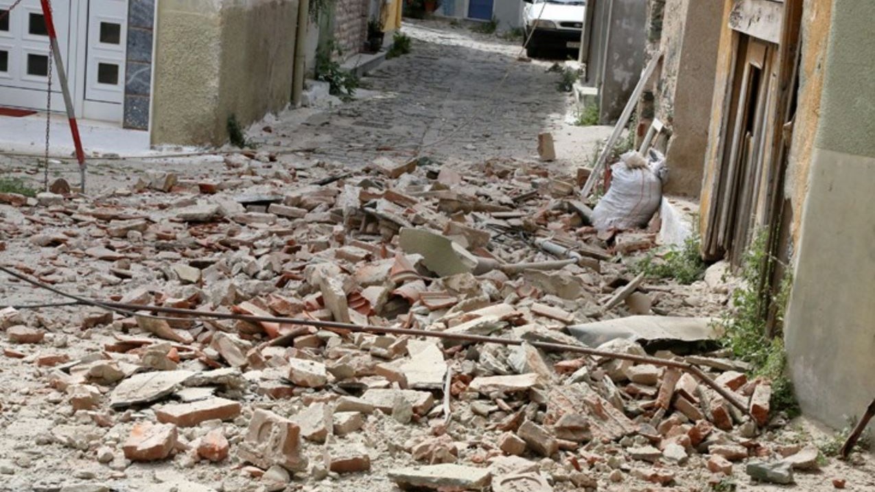 Εξετάζεται η εκκένωση του χωριού Βρίσα της Λέσβου – ΤΩΡΑ