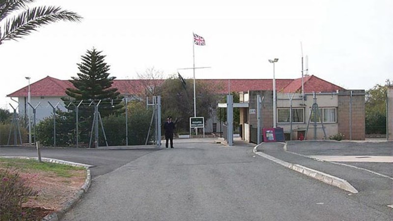 Έκρηξη βόμβας στον Αστυνομικό Σταθμό Δεκέλειας στην Κύπρο – Ένας τραυματίας