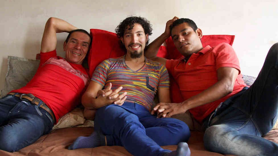 Αναγνωρίστηκε για πρώτη φορά γάμος μεταξύ τριών ατόμων