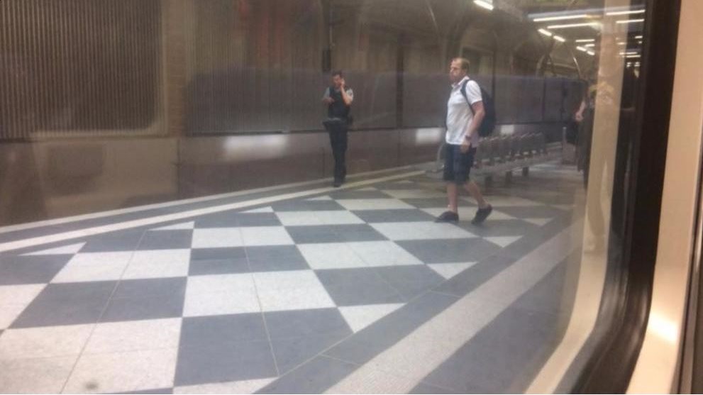 Οι πρώτες εικόνες από την επίθεση με πυροβολισμούς στον σταθμό τρένων του Μονάχου – ΦΩΤΟ