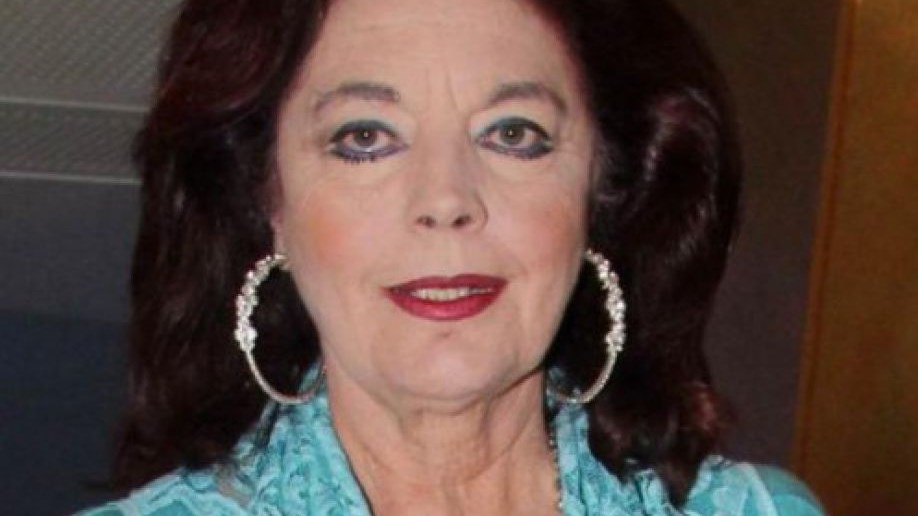 Φίλοι και συγγενείς είπαν το τελευταίο αντίο στην Καίτη Παπανίκα – ΒΙΝΤΕΟ