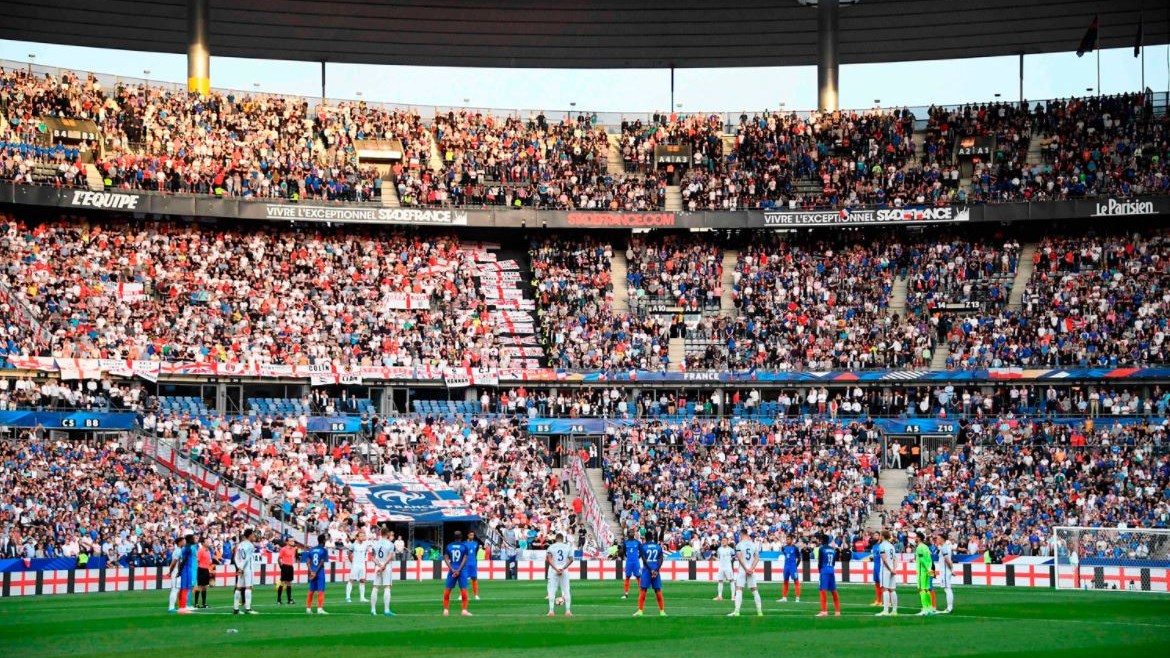 Η Ευρώπη αντιστέκεται στον τρόμο – Συγκλονιστικές εικόνες στο Stade de France – ΒΙΝΤΕΟ ΚΑΙ ΦΩΤΟ