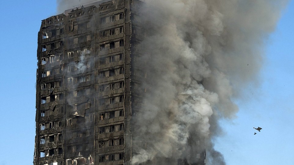 Φόβοι για εκατόμβη νεκρών στο Λονδίνο: Εκατοντάδες οι αγνοούμενοι μέσα στον πύργο – ΦΩΤΟ – ΒΙΝΤΕΟ
