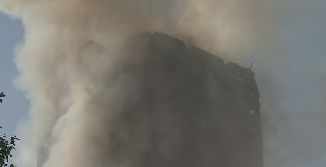 Νέα βίντεο από την πύρινη κόλαση στο Λονδίνο – Συγκλονιστικές εικόνες