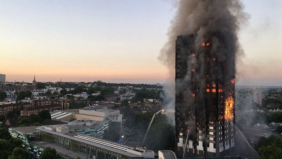 Συγκλονίζουν οι μαρτυρίες ενοίκων που γλίτωσαν από τις φλόγες στον Πύργο στο Λονδίνο