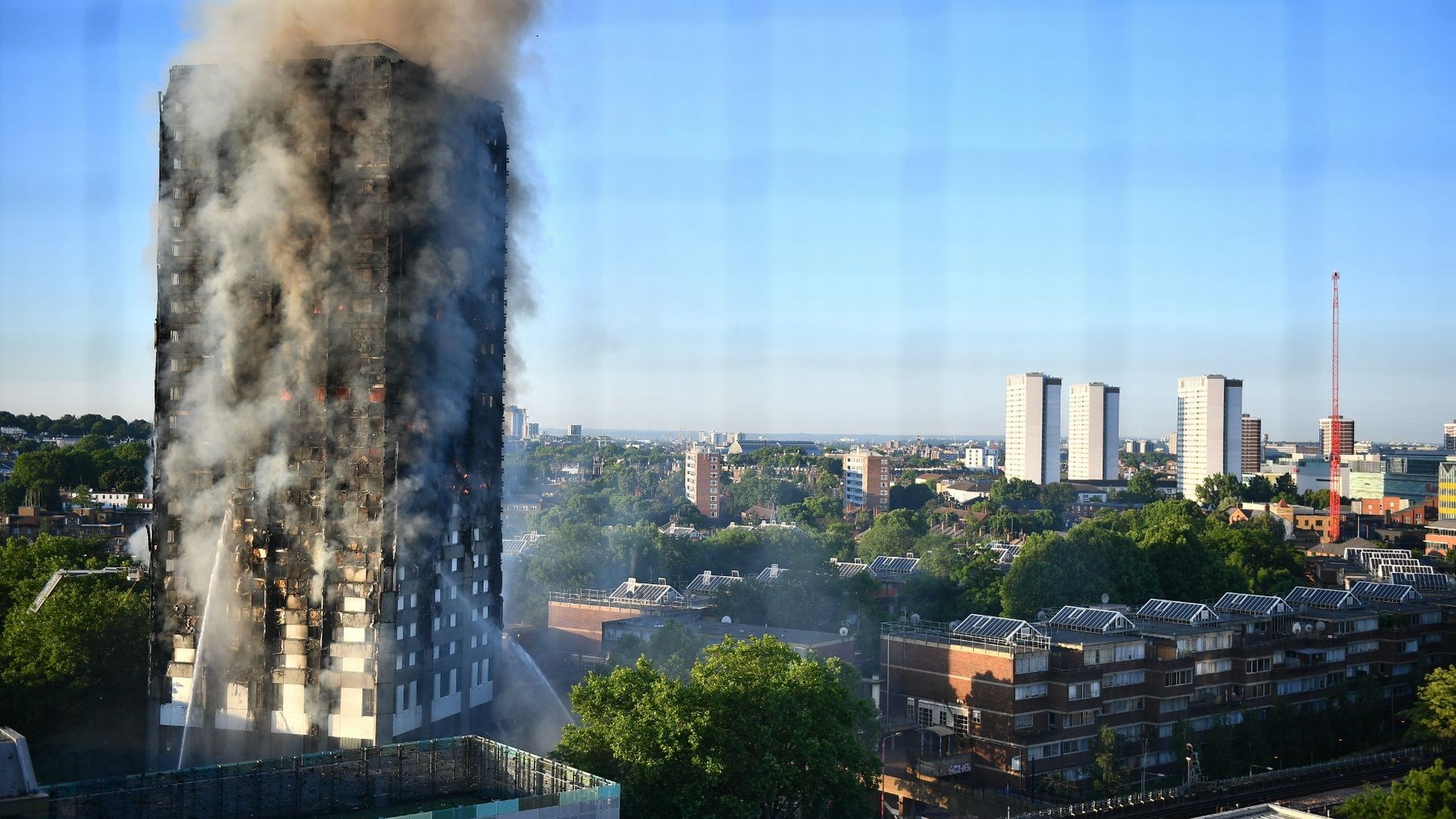 10 συγκλονιστικές φωτογραφίες από τη φονική φωτιά στον πύργο του δυτικού Λονδίνου