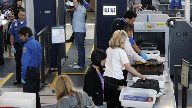 Επιχείρησε να μπει με όπλο στο αεροπλάνο