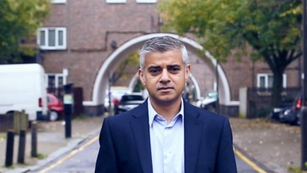 Ο δήμαρχος Λονδίνου για την τραγωδία: Να απαντηθούν τα ερωτήματα σχετικά με την ασφάλεια του κτιρίου