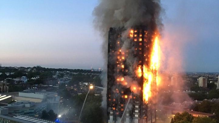 Έρευνα για την πυρκαγιά στον Πύργο του Λονδίνου ανακοίνωσε η Μέι