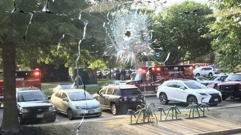 Πυροβολισμοί σε γήπεδο μπέιζμπολ στις ΗΠΑ – Τραυματίστηκε κορυφαίο στέλεχος των Ρεπουμπλικανών – ΒΙΝΤΕΟ