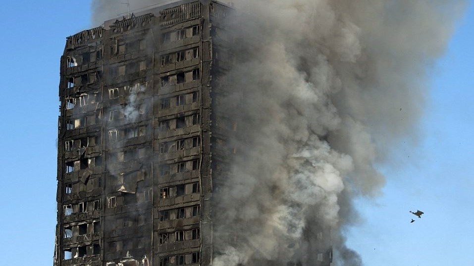 Ο βρετανικός Τύπος για την φονική πυρκαγιά στον πύργο στο Λονδίνο – ΦΩΤΟ