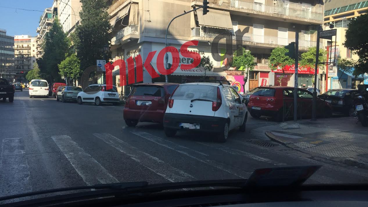 Παρκάρισμα για… Όσκαρ για να πάρουν καφέ – ΦΩΤΟ αναγνώστη