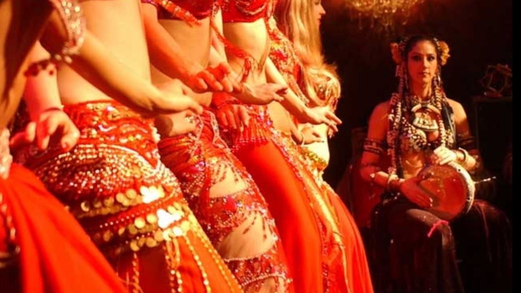 Φιάσκο η σχολική γιορτή με τις… χορεύτριες οριεντάλ