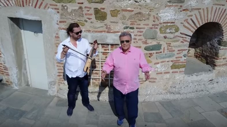 Ο Παναγιώτης Ψωμιάδης πρωταγωνιστεί σε βιντεοκλίπ – ΒΙΝΤΕΟ