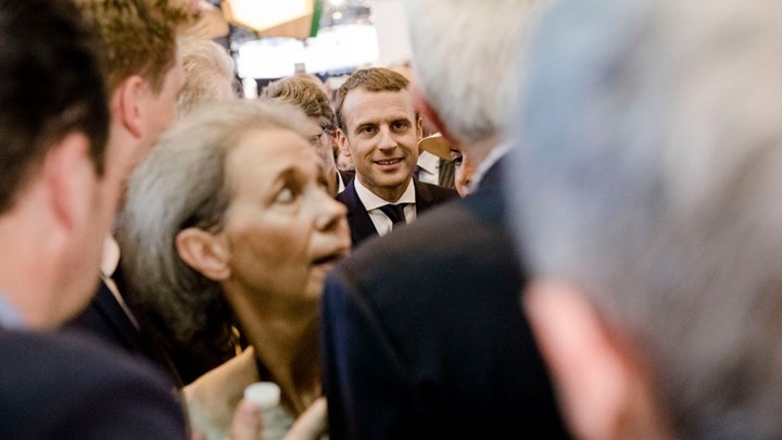 Γιατί ο Μακρόν δεν μιλάει στους δημοσιογράφους;