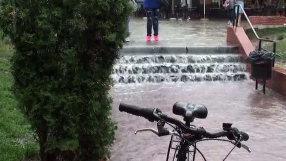 Ισχυρή καταιγίδα στα Γρεβενά – ΒΙΝΤΕΟ