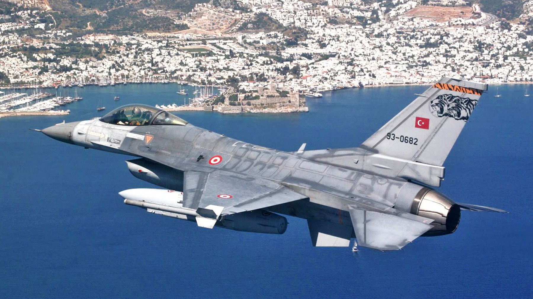 Νέες τουρκικές παραβιάσεις και μία αερομαχία πάνω από το Αιγαίο