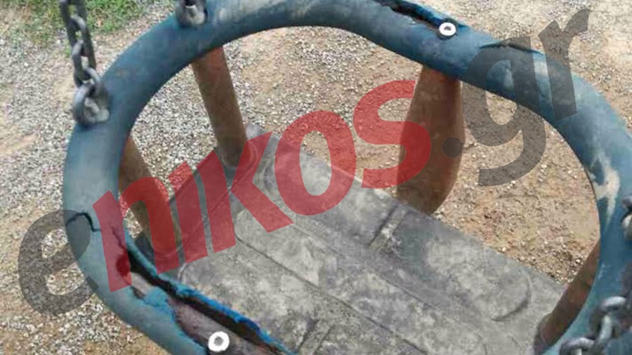 Σκουριασμένες κούνιες στο Άλσος Βεΐκου – ΦΩΤΟ αναγνώστη