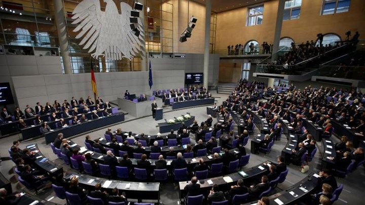 Την Τετάρτη κρίνεται αν η ελληνική συμφωνία θα πάει στην Ολομέλεια της γερμανικής Βουλής – ΒΙΝΤΕΟ