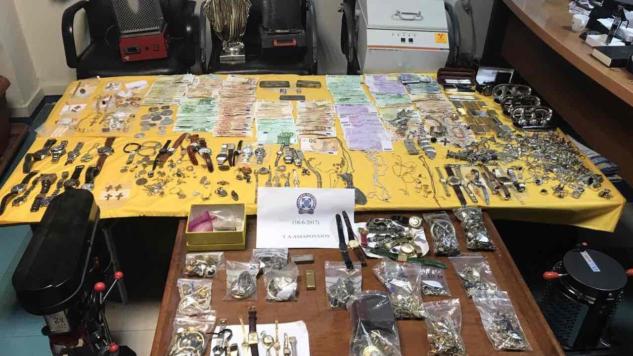 Στα χέρια της αστυνομίας κλεπταποδόχοι της συμμορίας των Ρομά – Βρέθηκαν πανάκριβα ρολόγια και κοσμήματα – ΦΩΤΟ
