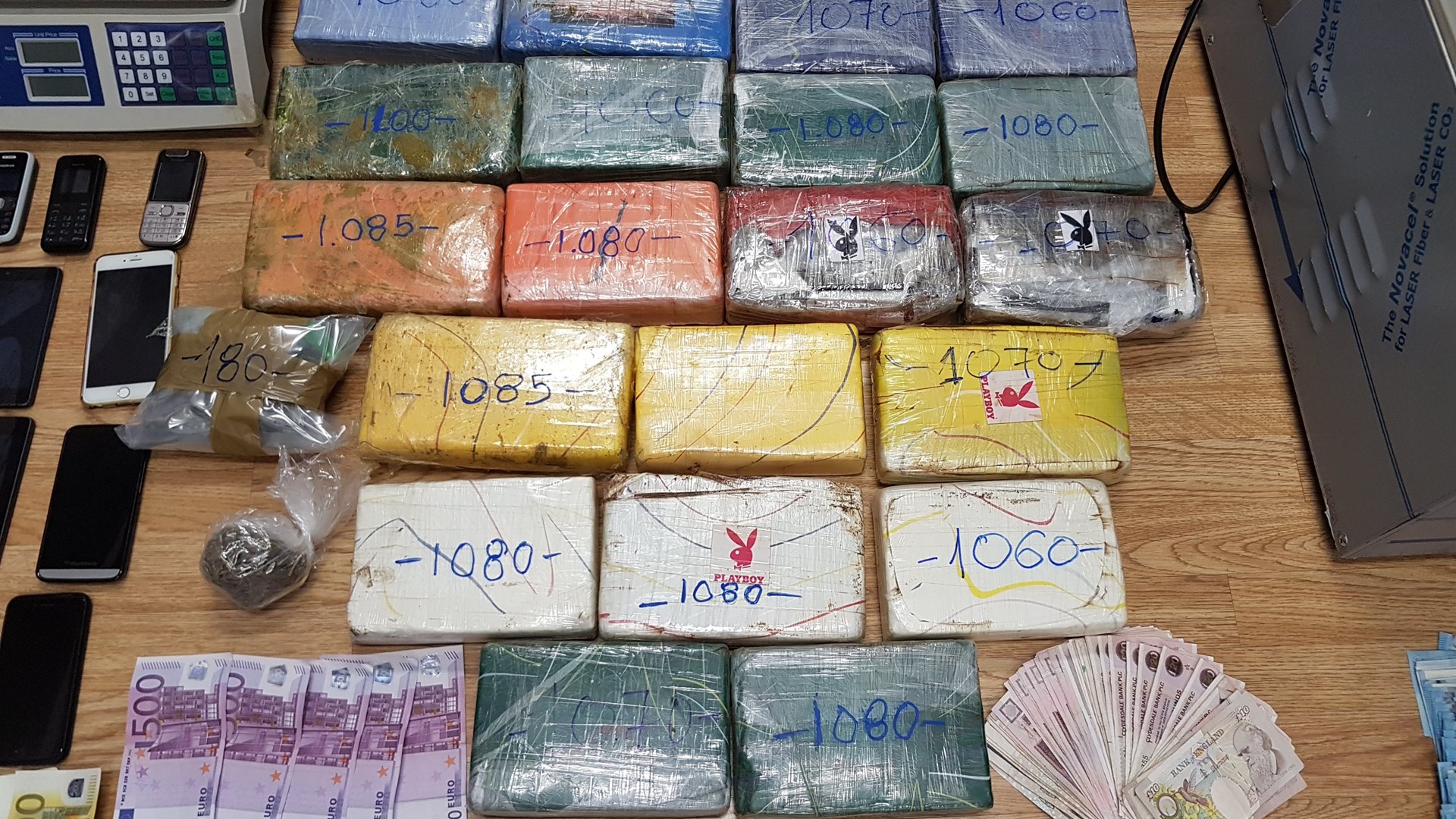 Θα γέμιζαν με κοκαΐνη από τη Λατινική Αμερική τα νότια προάστια και τις Κυκλάδες – ΦΩΤΟ