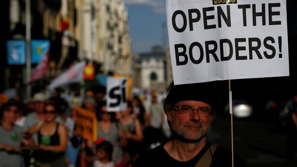 Χιλιάδες διαδηλωτές στους δρόμους της Μαδρίτης για τους πρόσφυγες