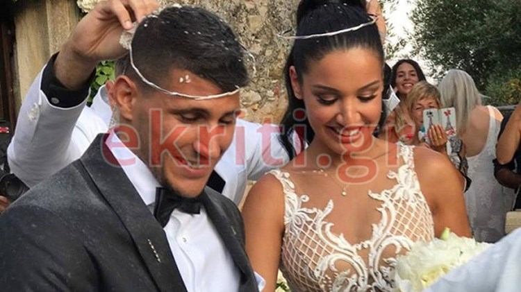 Τα σκαλιά της εκκλησίας ανέβηκε ο Νίκος Καρέλης – ΦΩΤΟ