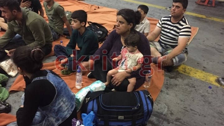 Διασώθηκαν 52 μετανάστες στα ανοιχτά της Κρήτης από πλοίο της γραμμής – ΦΩΤΟ