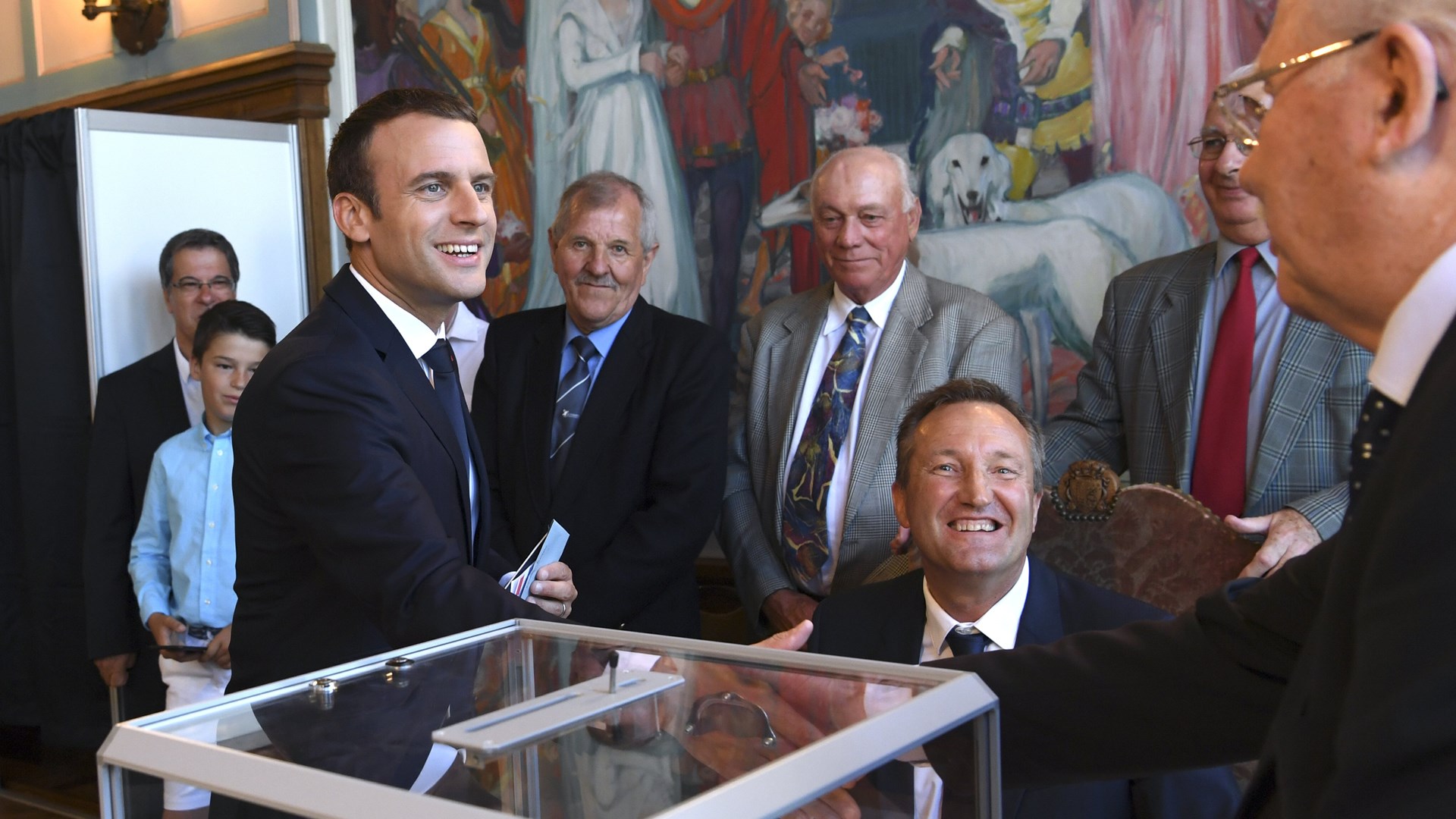 Ψήφισε ο Εμανουέλ Μακρόν – ΦΩΤΟ