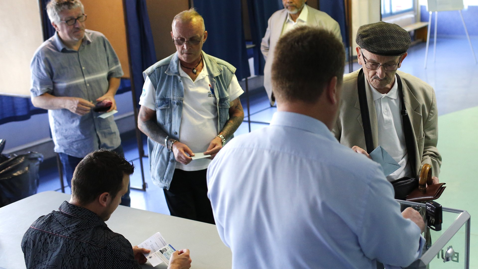 Σε πολύ χαμηλά επίπεδα η συμμετοχή στον β’ γύρο των γαλλικών εκλογών