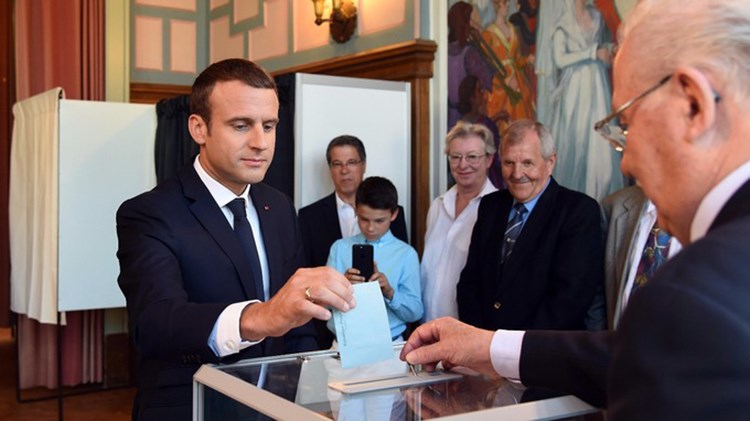 Γαλλικές Εκλογές: Συντριπτική πλειοψηφία, αλλά όχι σαρωτική νίκη για τον Μακρόν