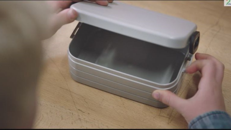 Ένας μαθητής χωρίς κολατσιό: Η διαφήμιση με τα εκατoμμύρια views που στέλνει ένα ηχηρό μήνυμα -ΒΙΝΤΕΟ