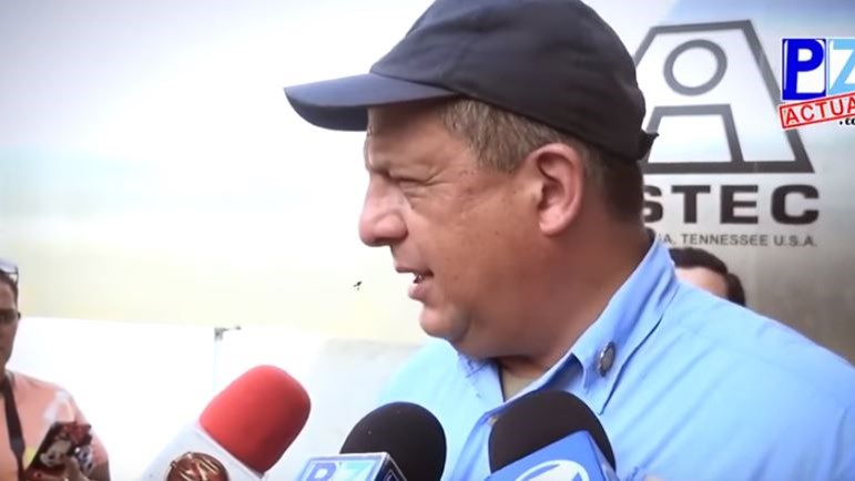 Ο πρόεδρος της Κόστα Ρίκα κατάπιε… σφήκα ενώ μιλούσε στις κάμερες- ΒΙΝΤΕΟ