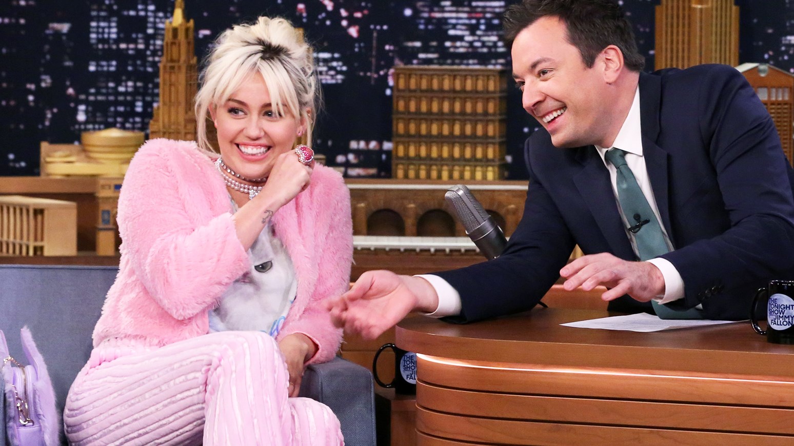 Σοκάρει η Μάιλι Σάιρους για την εξάρτηση της από τη μαριχουάνα