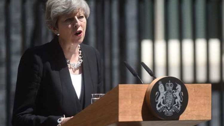 Μέι: “Αρρωστημένη” η τρομοκρατική επίθεση κατά μουσουλμάνων