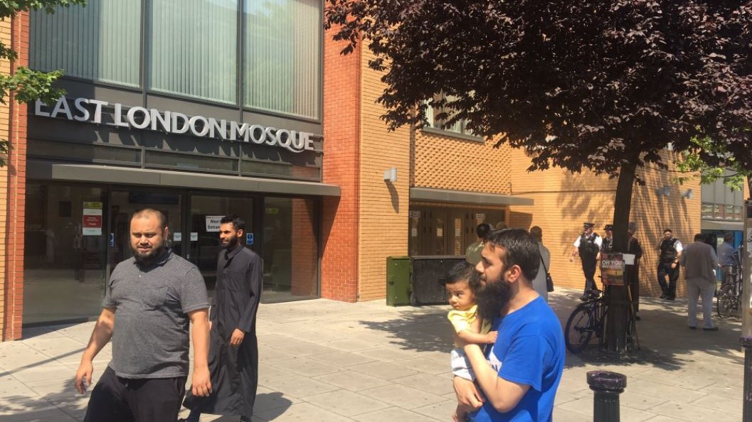 Εκκενώθηκε τέμενος στο Λονδίνο μετά από τηλεφώνημα για βόμβα