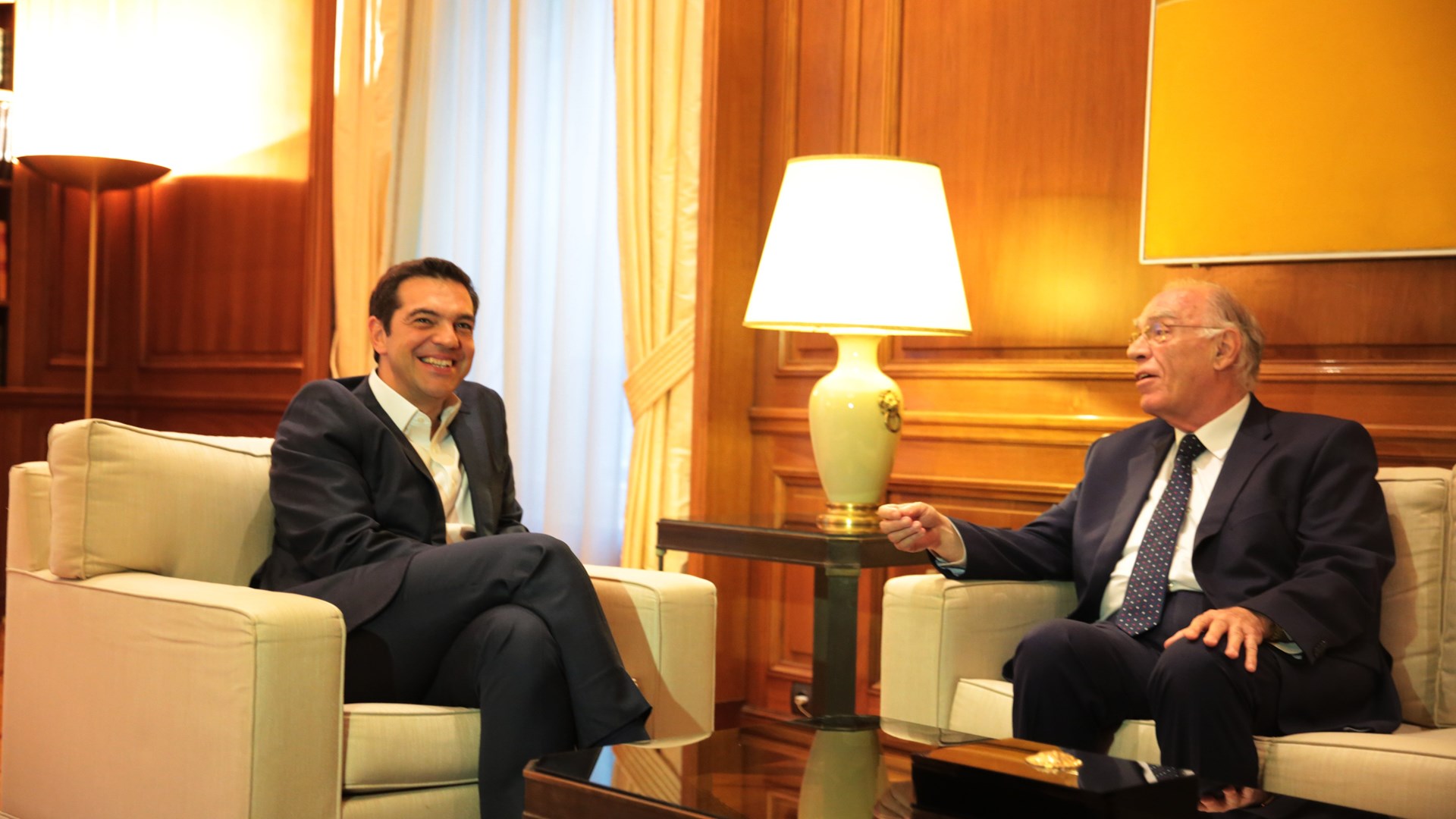 Σε εξέλιξη η συνάντηση Τσίπρα – Λεβέντη