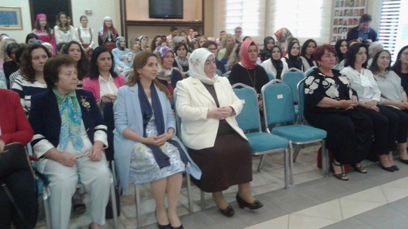 Γιορτή προς τιμήν της συζύγου του Γιλντιρίμ από την αποκαλούμενη «τουρκική νεολαία» – ΒΙΝΤΕΟ