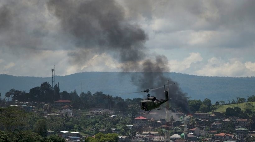 Πυροβολικό και αεροπορία των Φιλιππίνων βομβαρδίζουν τζιχαντιστές – ΒΙΝΤΕΟ