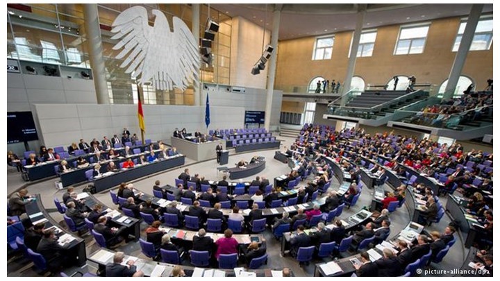 Reuters: Δεν θα τεθεί στην Ολομέλεια της Bundestag η συμφωνία για την Ελλάδα