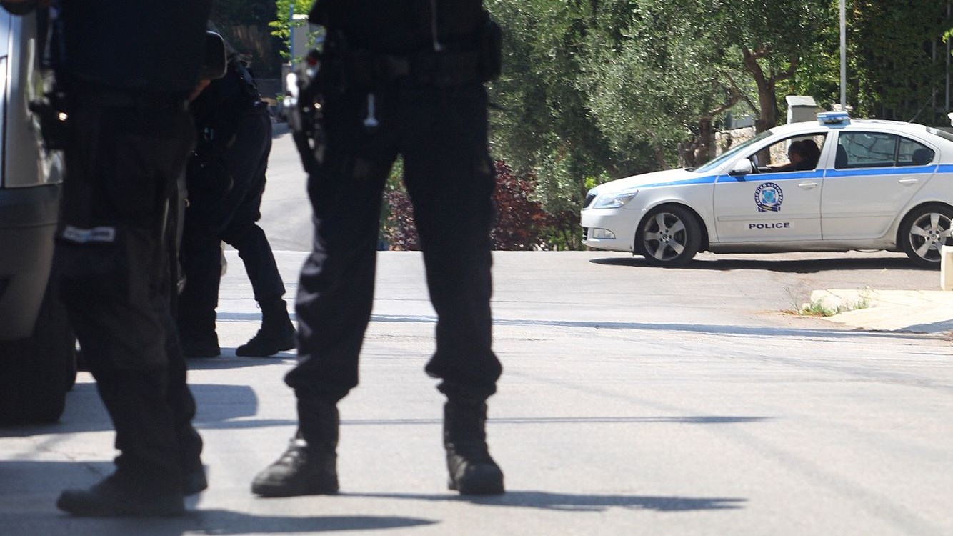Πέντε συλλήψεις σε αστυνομική επιχείρηση σε οικισμό Ρομά στη Χαλκηδόνα
