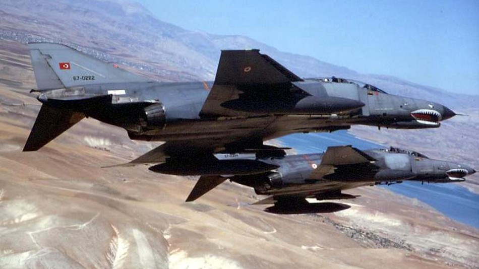 Νέες τουρκικές παραβιάσεις πάνω από δύο ελληνικά νησιά