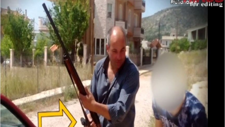 Θύελλα αντιδράσεων για τις νέες φωτογραφίες του Αντιδημάρχου Φυλής με καραμπίνα – ΒΙΝΤΕΟ