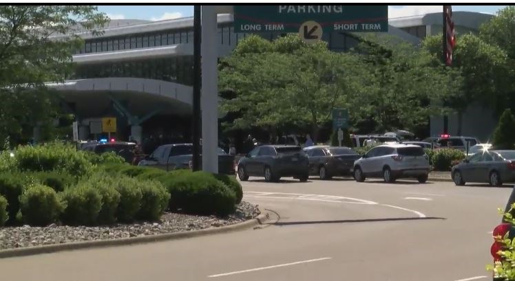 Εκκενώνεται το αεροδρόμιο του Μίσιγκαν στις ΗΠΑ – Μαχαίρωσαν αστυνομικό – ΤΩΡΑ